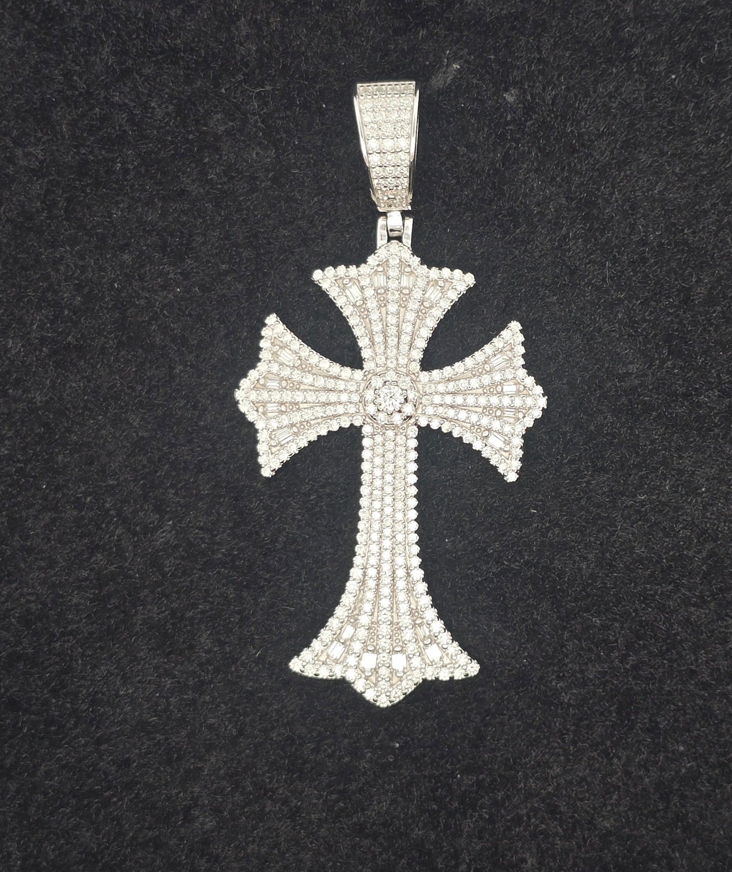 Kenzy Mii- Sterling Silver Cross Round Moissanite Unisex Pendant